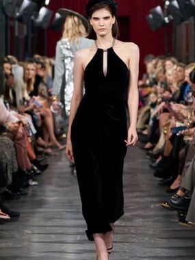 VERONICA BEARD
Josette Black Velvet Halter Midi Dress w Chain Detail Sz 00 PROM